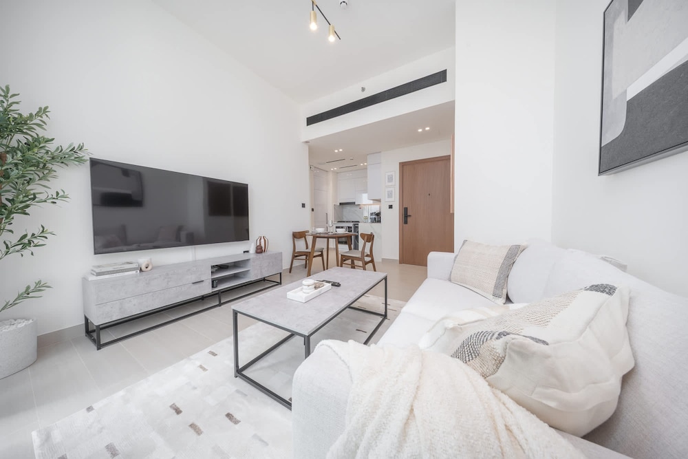 Luxury 1-bedroom JVC Apartment With Balcony Pool
