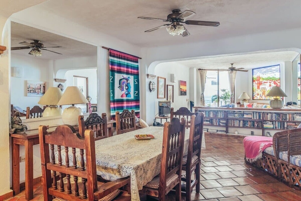 Ocean View 2Br Condo-balcony-beach-pool - 604