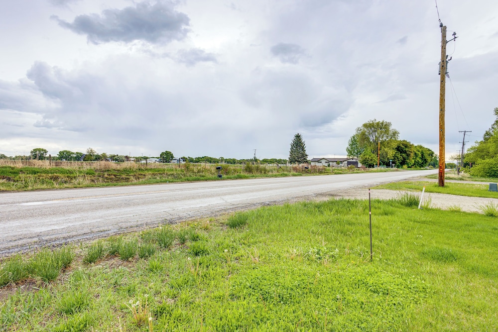 4 Mi to Snake River: Family Home w/ Yard in Rigby