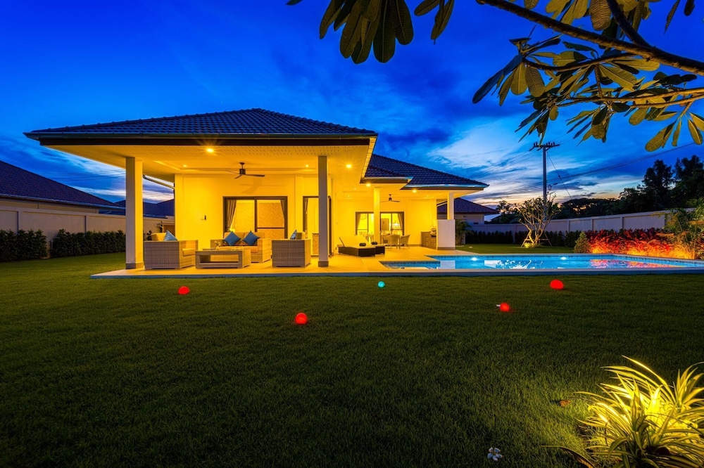 New Modern 3 Bedroom Villa MB35