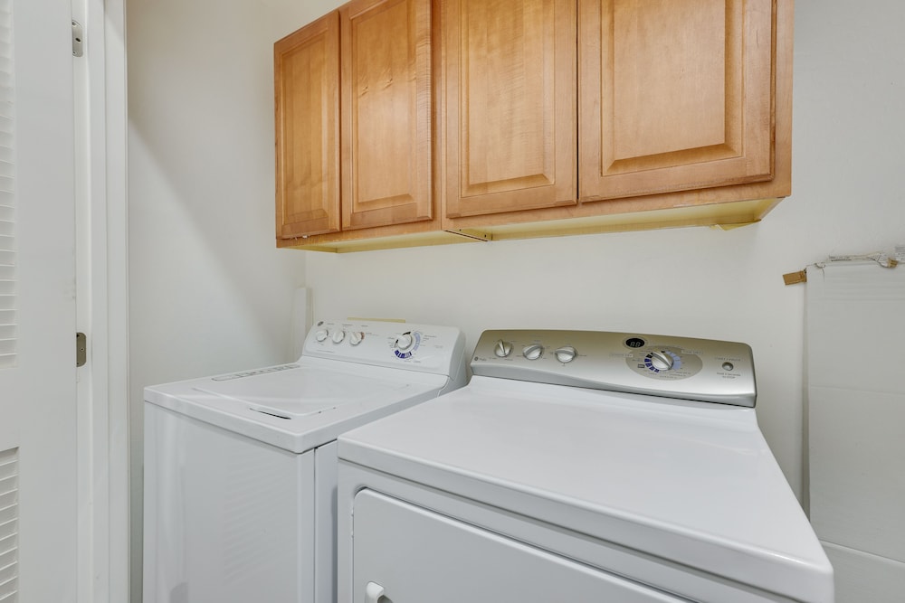 Rooftop Patio, Skyline Views: Phoenix Townhome!