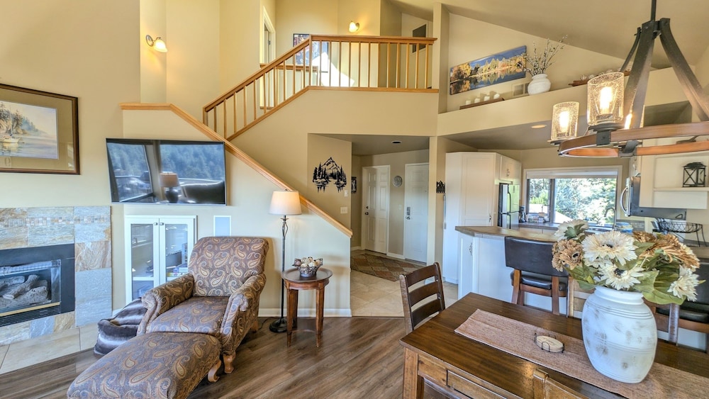 Mt Bachelor Village 424 A Sr 2 Bedroom Condo