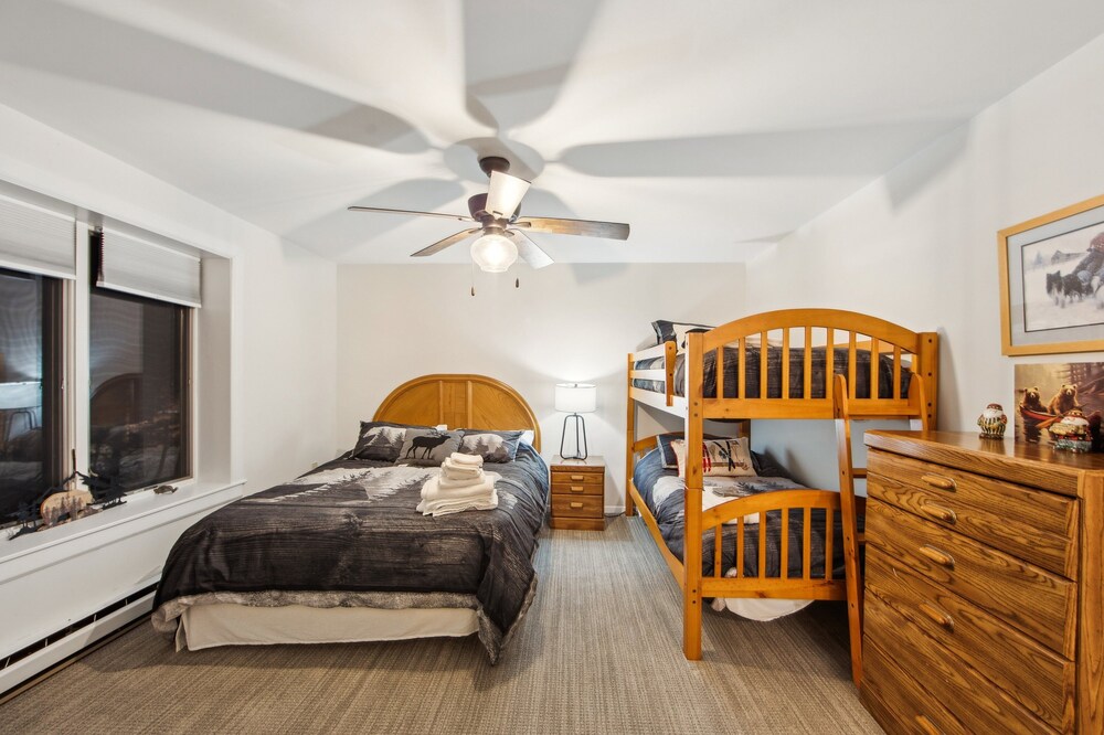 Hudson 76i - A Stylish Mountain Retreat 2 Bedroom Townhouse by The Summit at Gore Mountain