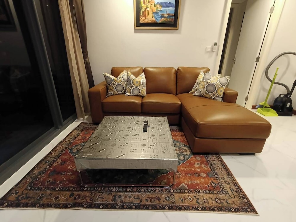 Luxury Large One Bedroom Seaview Serviced Apartment at Wongamat, Pattaya