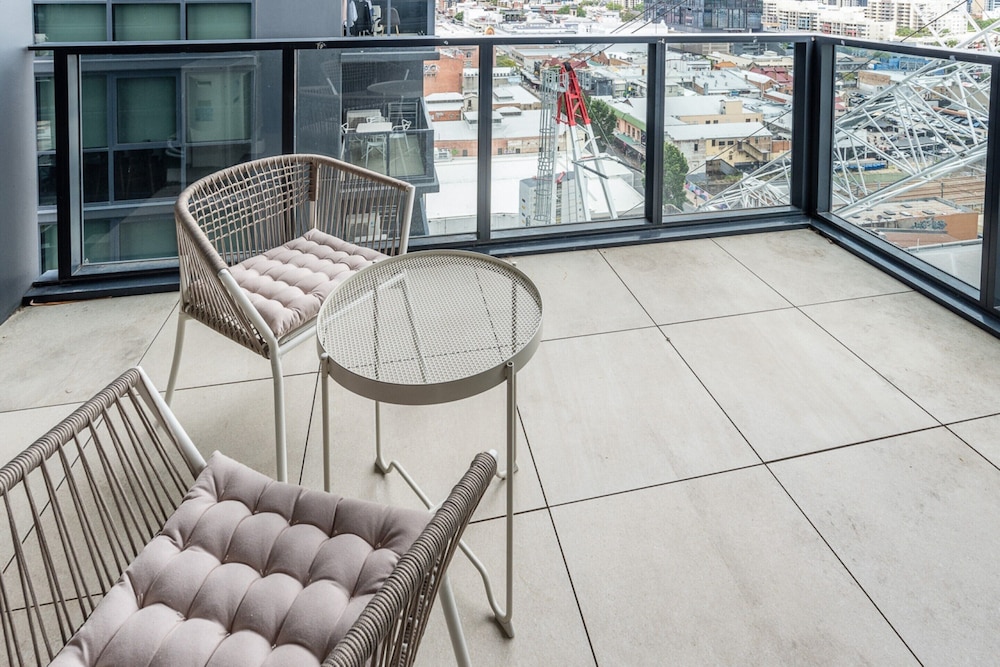 Impeccable 2-bed With Pool & Outdoor Dining