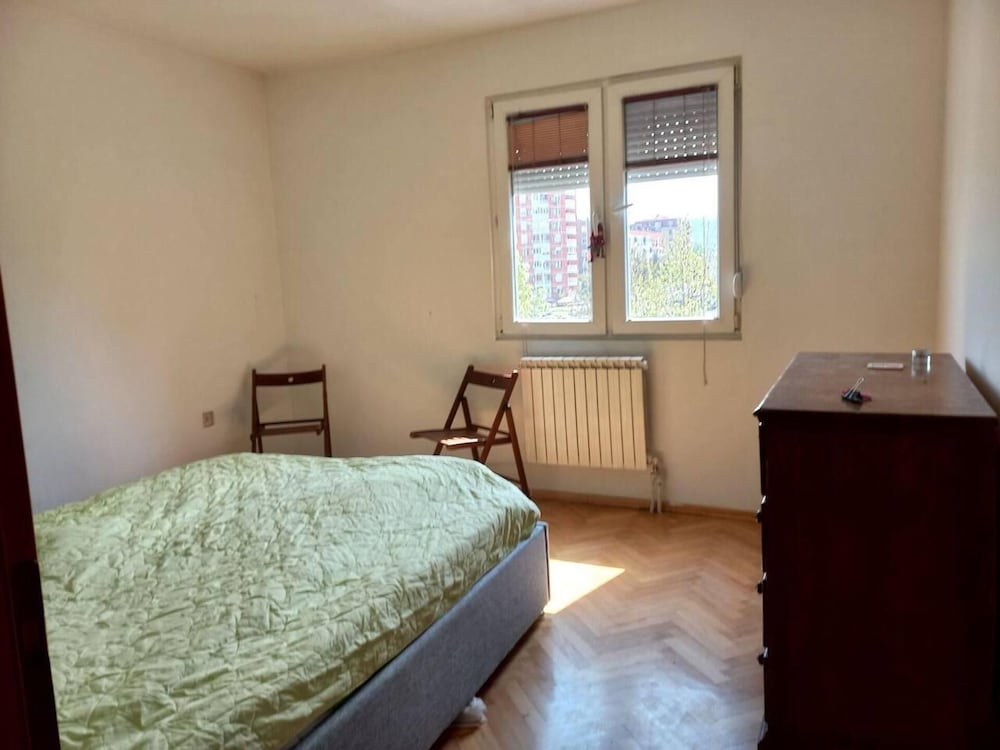 Stunning Color 1-bed Apartment in Skopje view 3