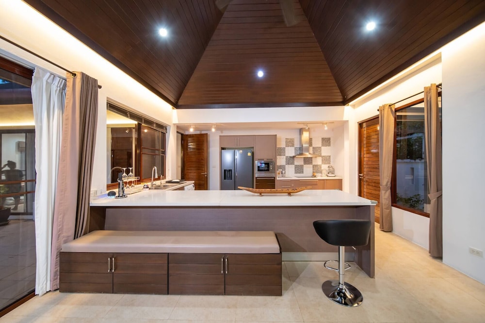 Spacious Private 4 BR Villa With a Working Office