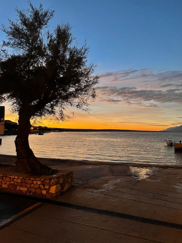 Beachfront House Marlot view 4