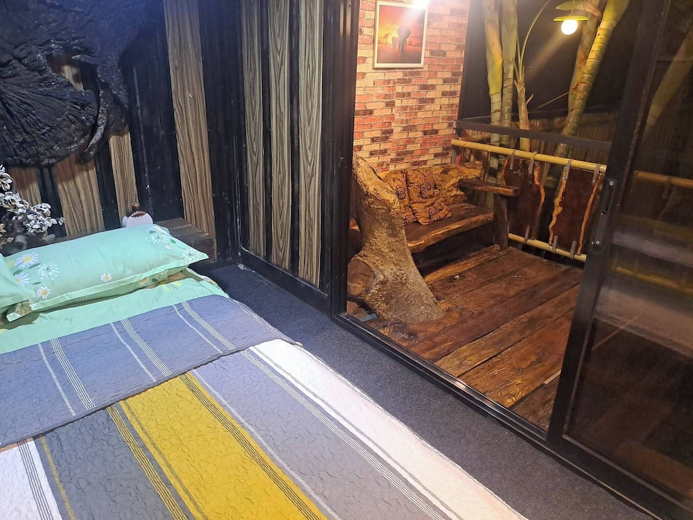 Tribal Bliss Private Resort in Lipa Batangas, a Privat Guest Room With Pool