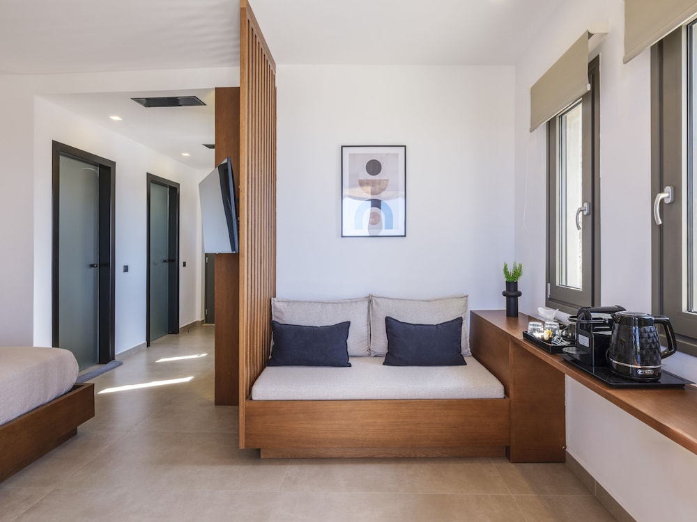 Evi Suites & Villas