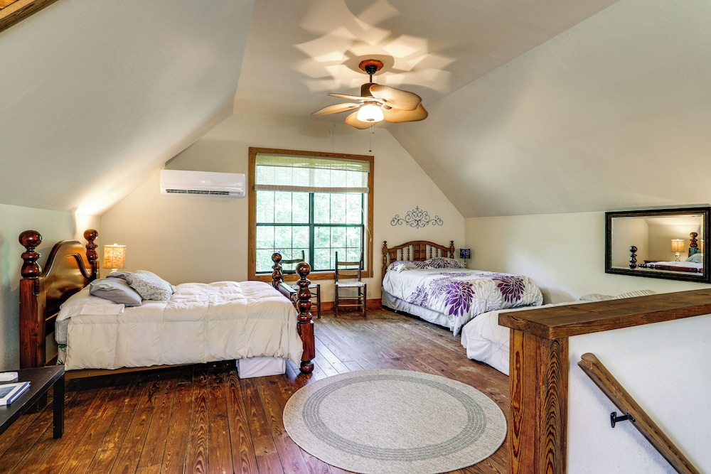 Trails & Creek On-site: Ozarks Retreat on 23 Acres