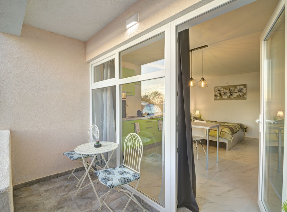 Apartments Luka & Leona view 4