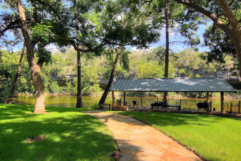 The Hideout 5 Bedroom Home by RedAwning