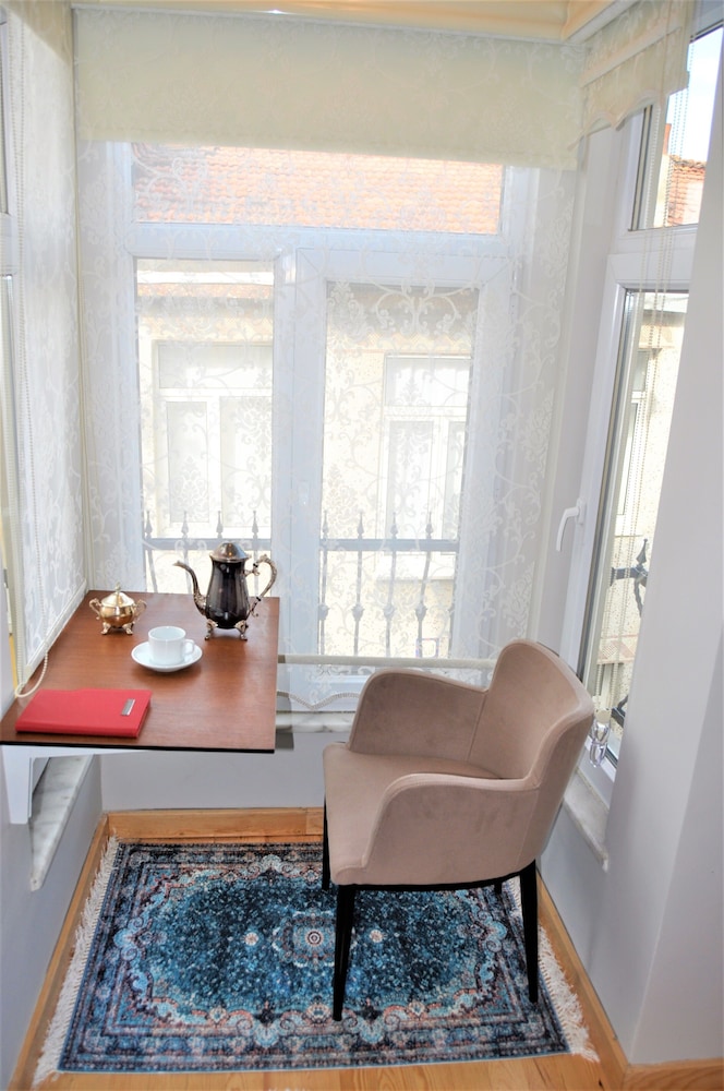 Emil House Apart Hotel