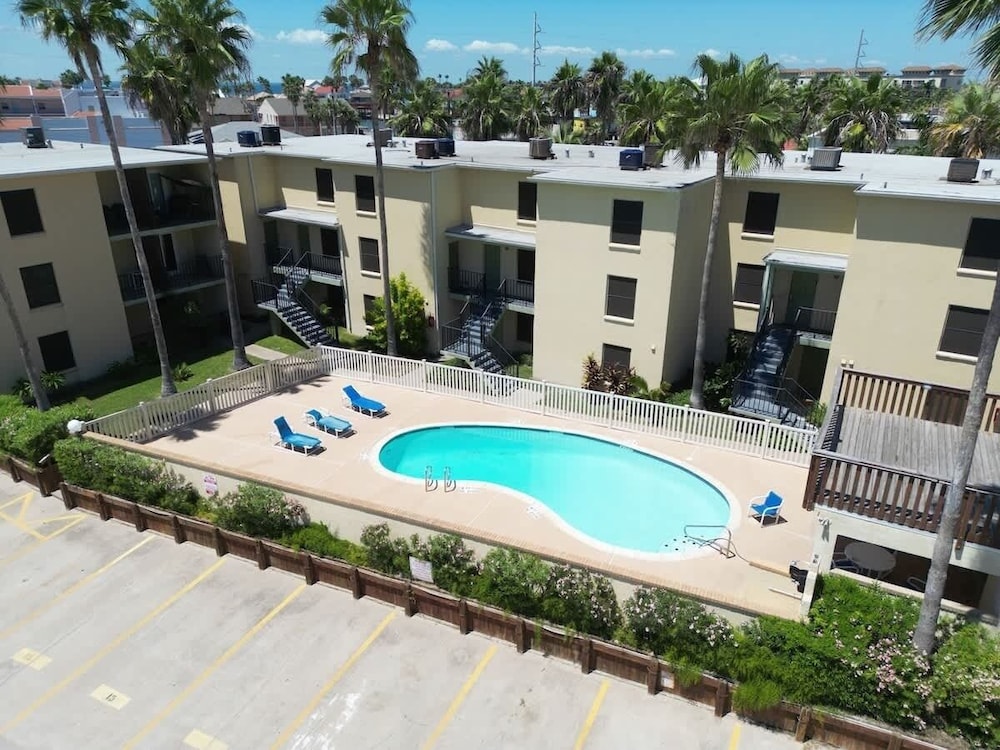 2 Levels Pool Near Beach 2 Patios 2 Bedroom Apts