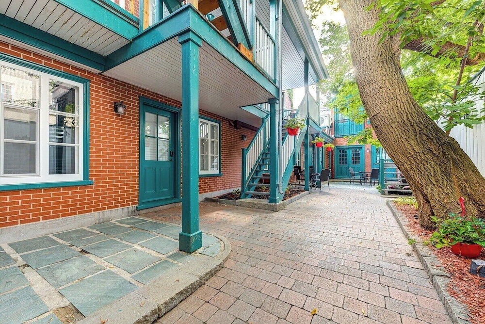 Beautiful Vieux Quebec 2 Bed Apt