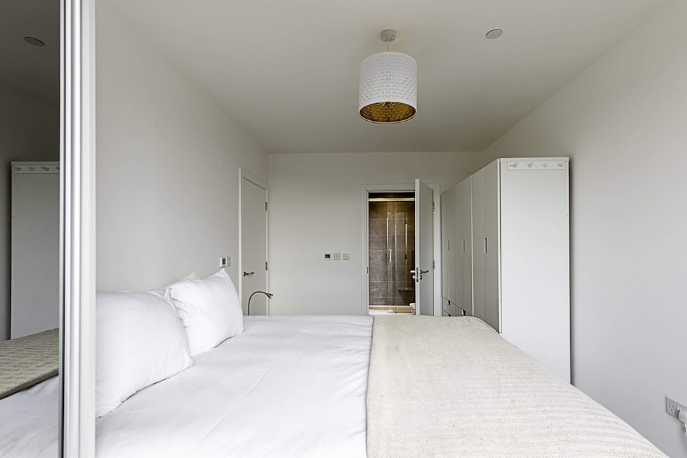 Charming West London Nest view 4