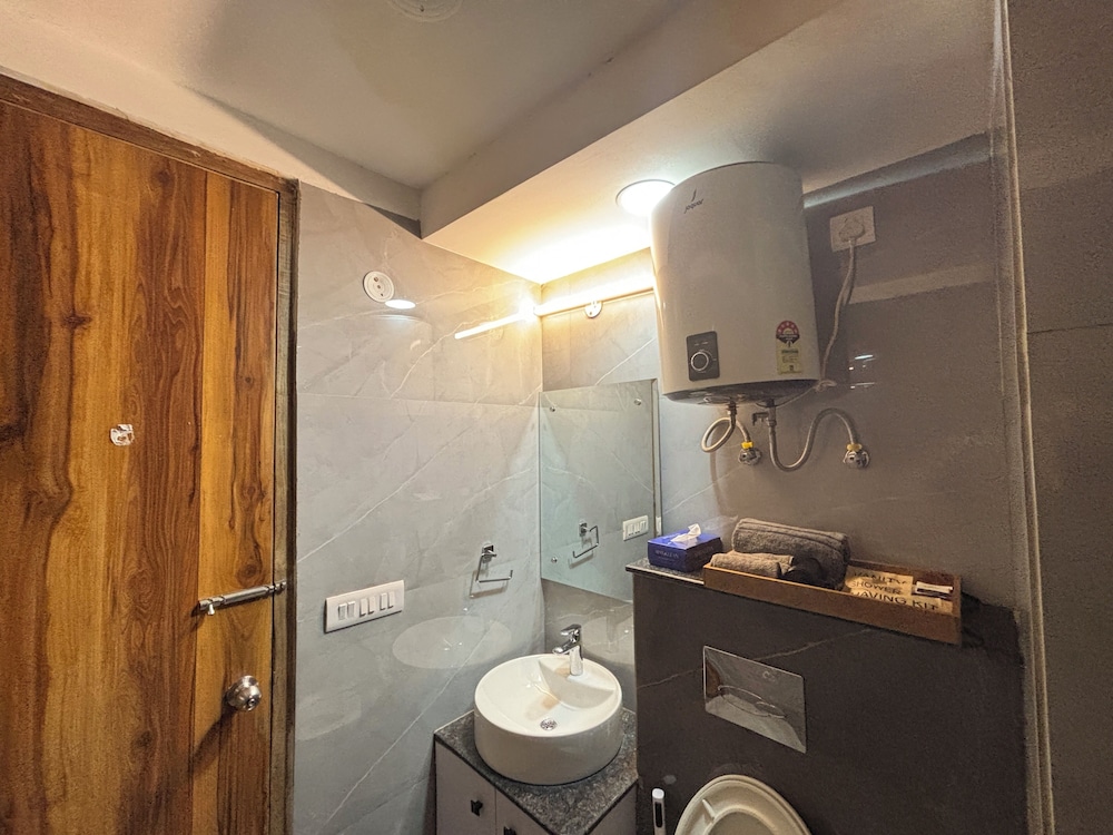 Housr 1RK & 1BHK Apartment Sector 28