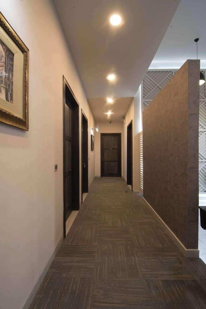 Room-cozy Guest Room F-7 Markaz Islamaba