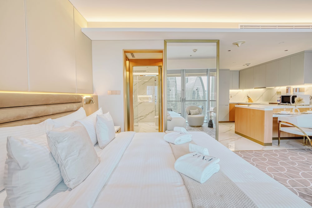 PVH - Studio - Emaar Fashion Avenue