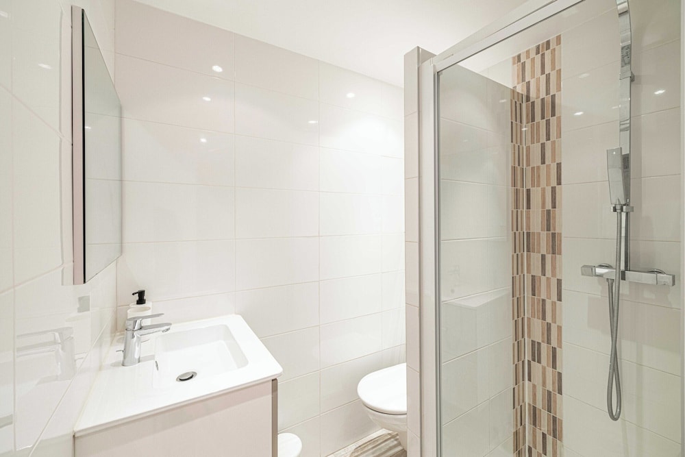 Renovated apt With Parking & Terrace - Palm Beach