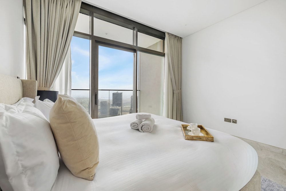 Elegant 3BR Canal & Burj Khalifa Views
