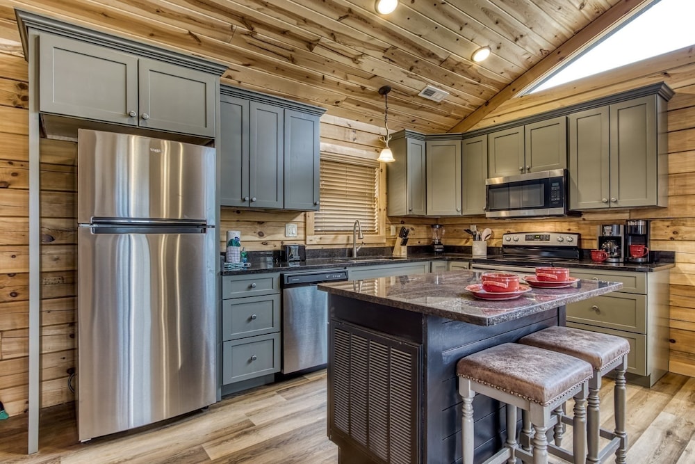 Uwohali - New 3 Bedroom 2 1/2 Bath - New Construction! 3 Cabin by Redawning view 5