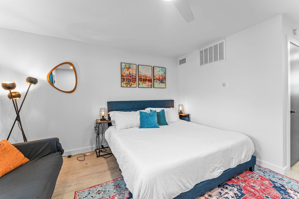 Prime Soco Cute Studio w Laundrywifi 7 Min to DT