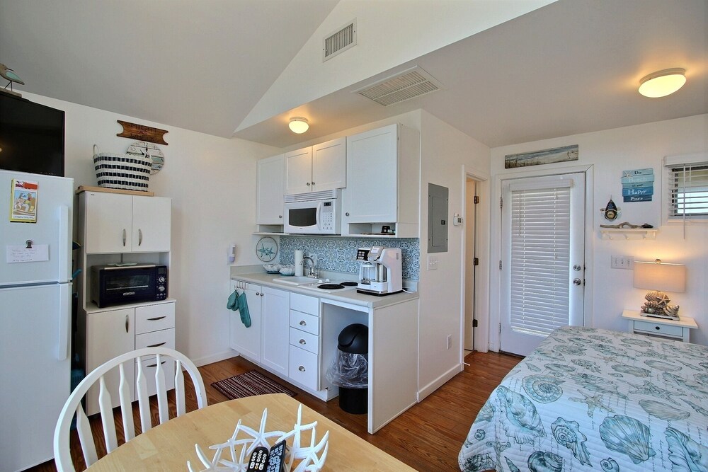 8 The Boat House Studio Bedroom Condo by RedAwning