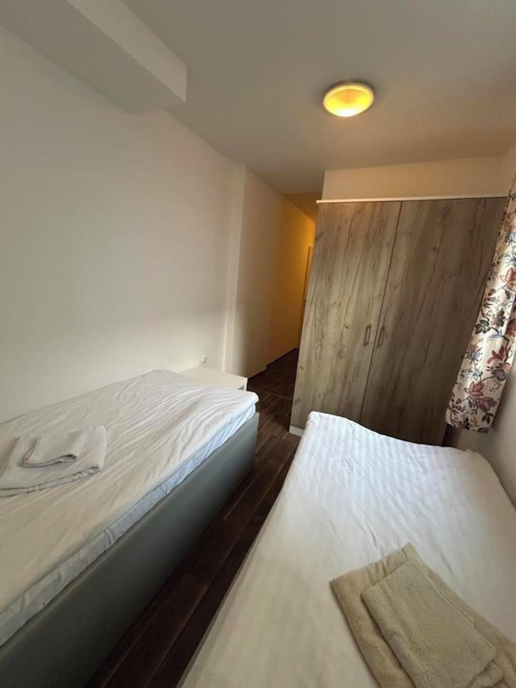 2-Rent Group Hostel Apartments SEN14
