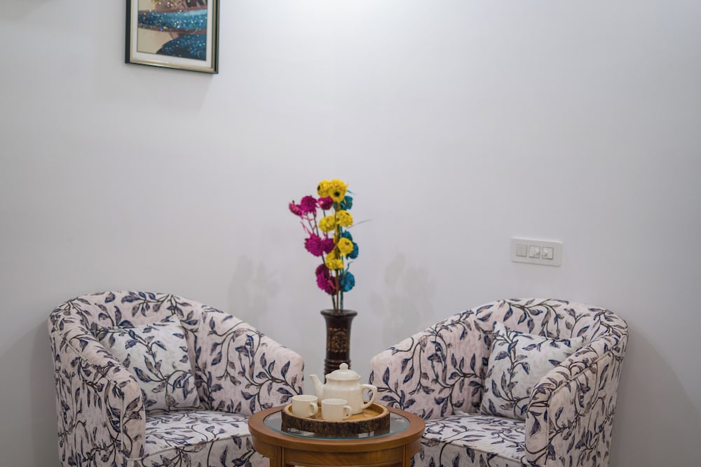 ELIVAAS 5 BHK With Pvt Pool - Zenora
