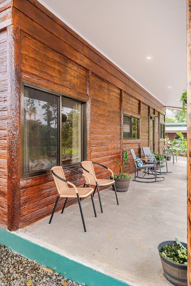 Pura Vidaville - Hiker's Hideaway