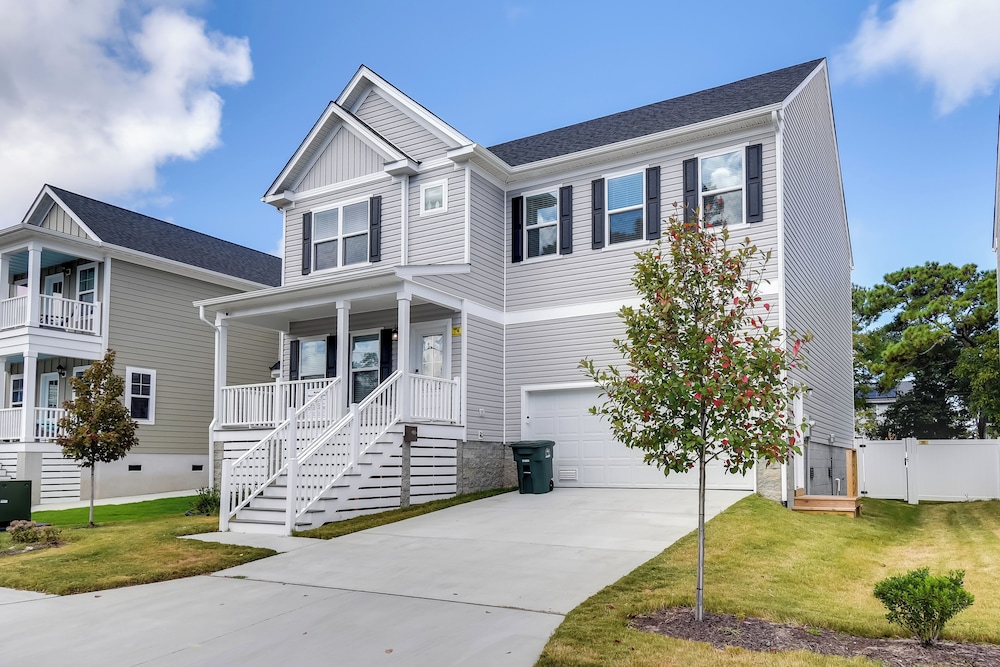 Walk to Beach: Group Getaway in Coastal Virginia