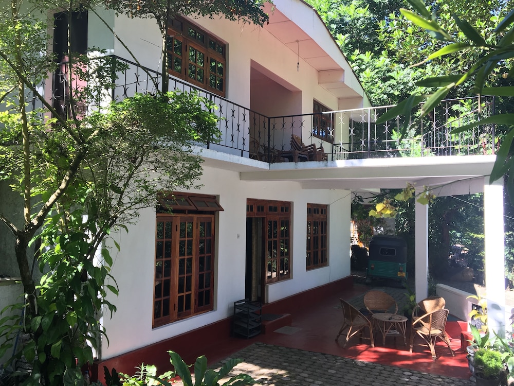 Kandy Shady Trees Villa