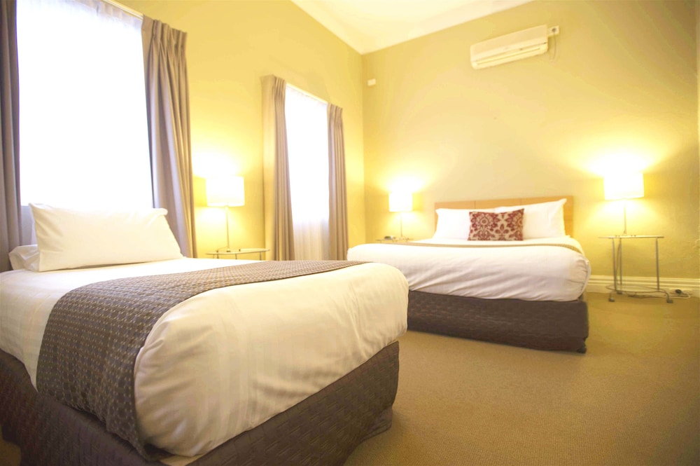 Globe Apartments