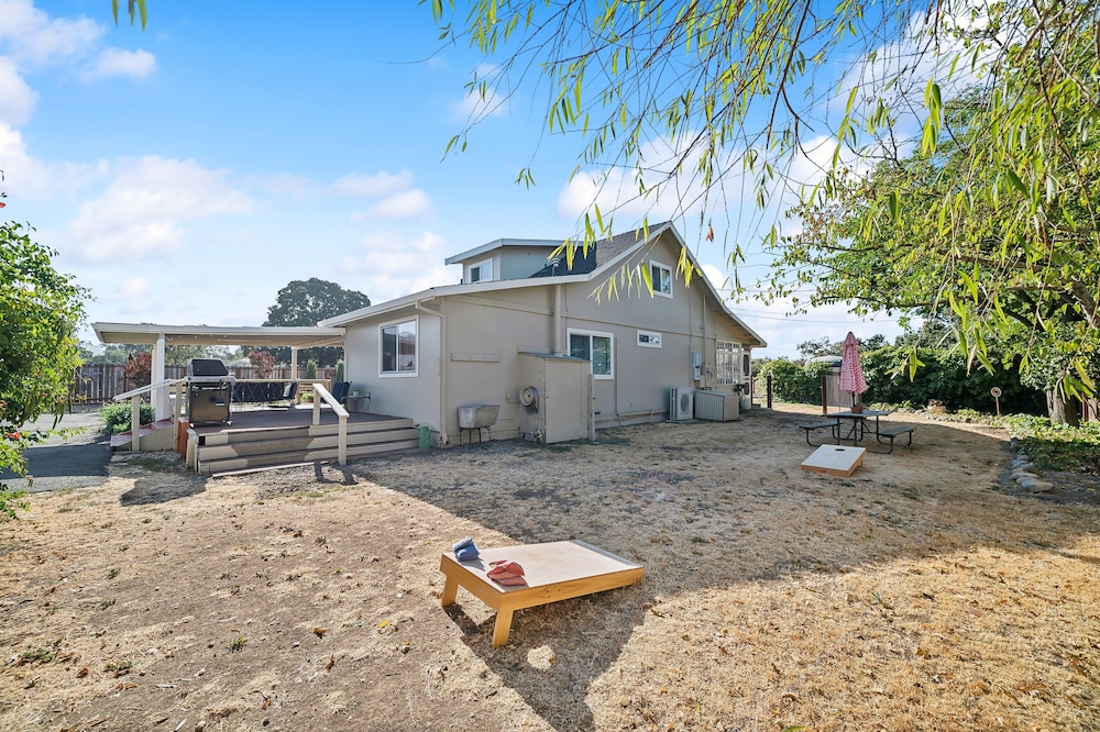 Charming Wine Country Farmhouse W/ Scenic Views 4 Bedroom Home by RedAwning - Property Image 12