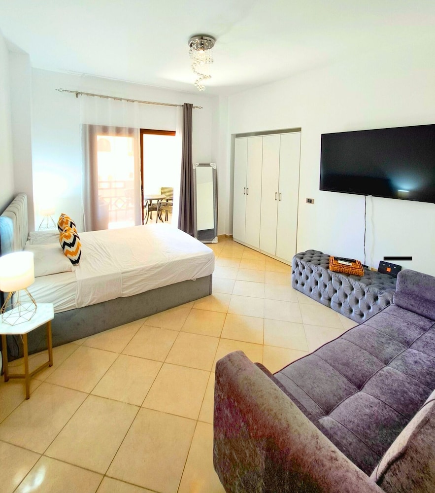 Beachfront in 5 Star Hotel With Reef Hurghada view 4