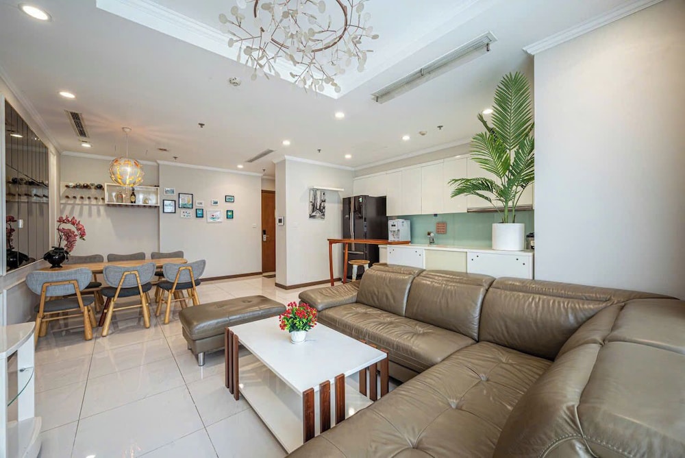 Apartment Landmark 81 by Urban Home