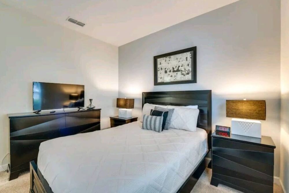 Free Amenities Spacious Home King Beds
