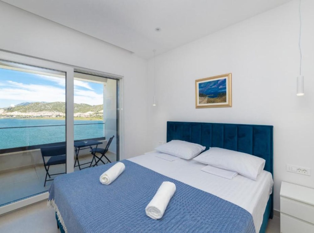 Luxury Villa Navis