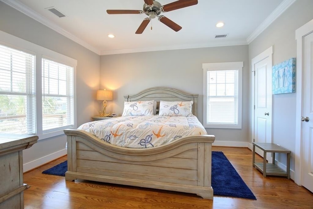 Absolute Paradise 5 Bedroom Home by RedAwning