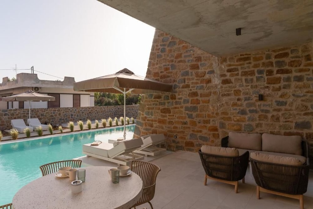 Gialova Hills 8
