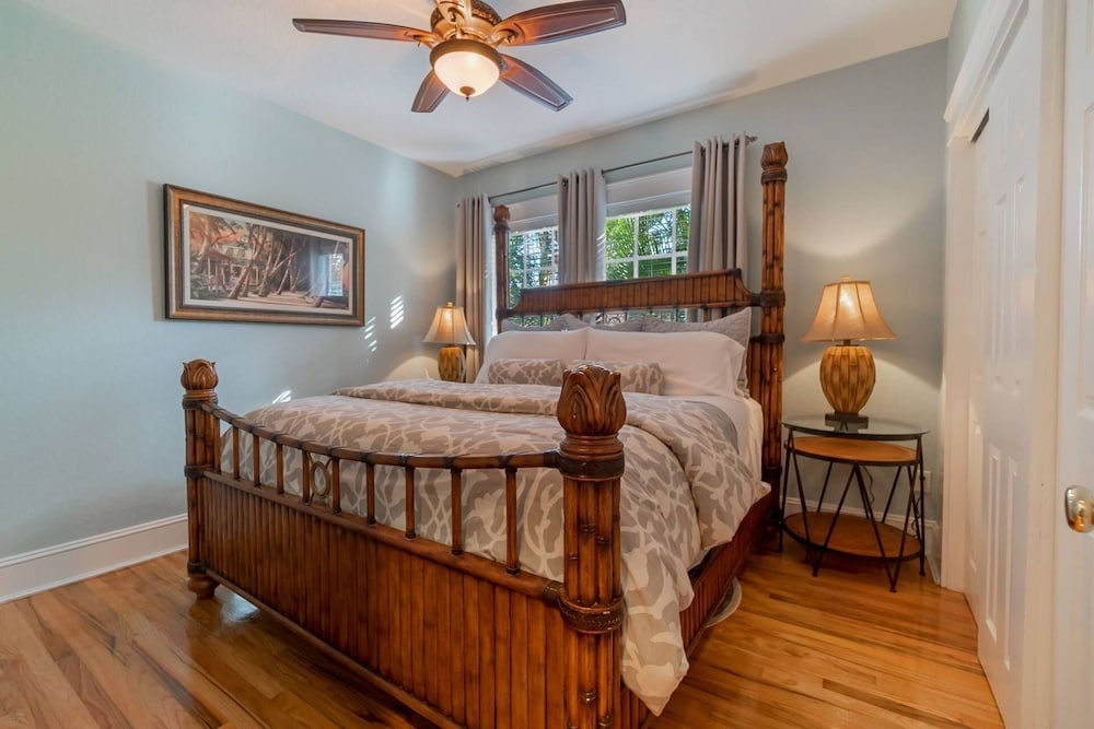 Charleston House, With Pool and Walk to Shops & Restaurants, Downtown, Kravis Center view 3