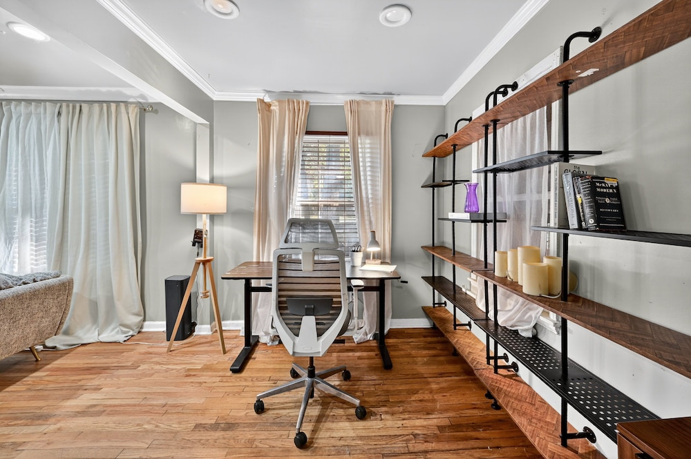 Charming East Atlanta Oasis Meets City Vibe 2 Bedroom Home