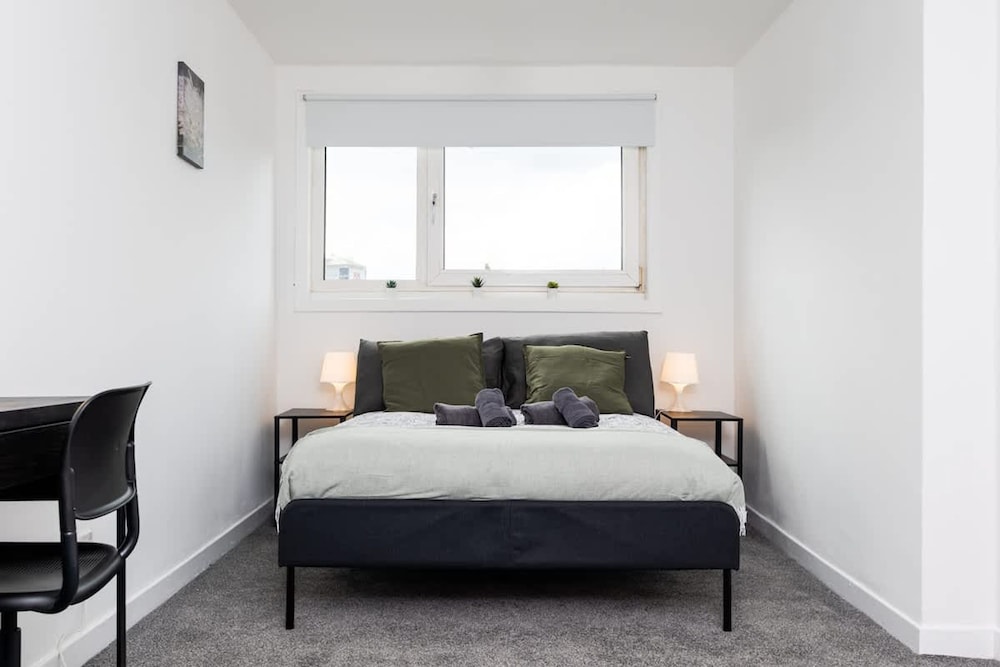 5 Individual Beds - Free Parking