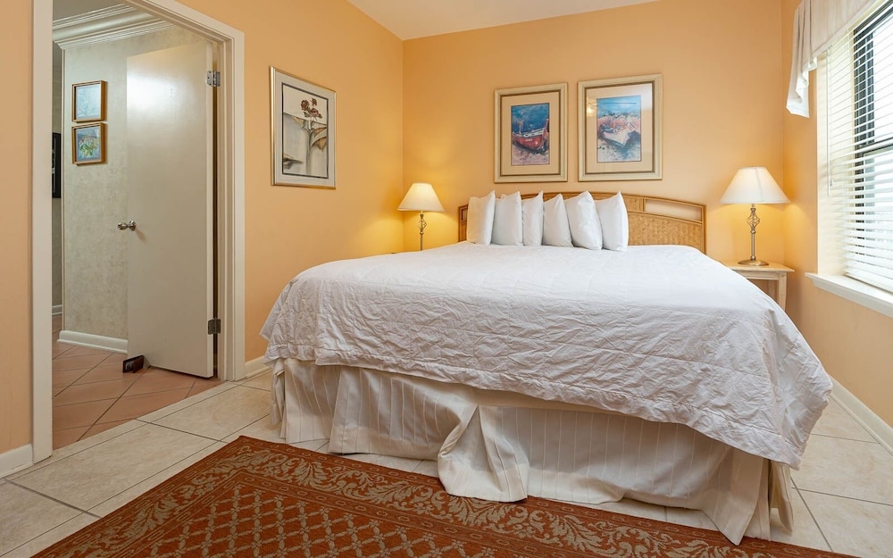 Phoenix East 2 2111 3 Bedroom Condo