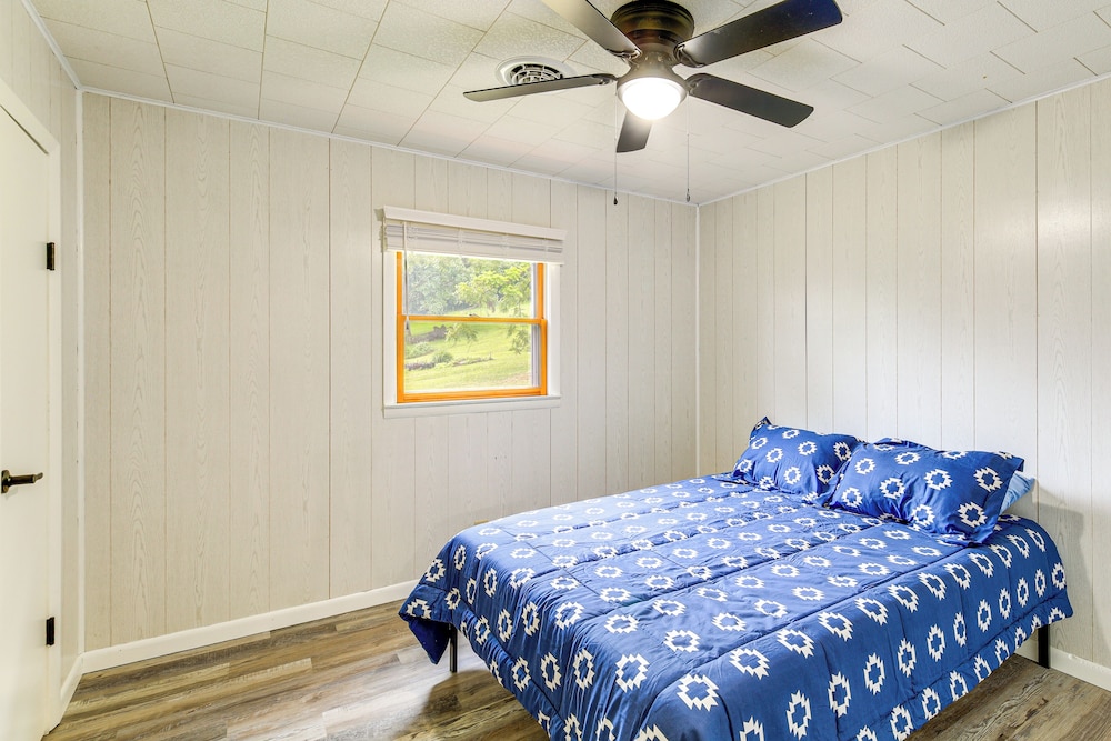 1 Mi to Virginia Creeper Trail: Serene Family Home