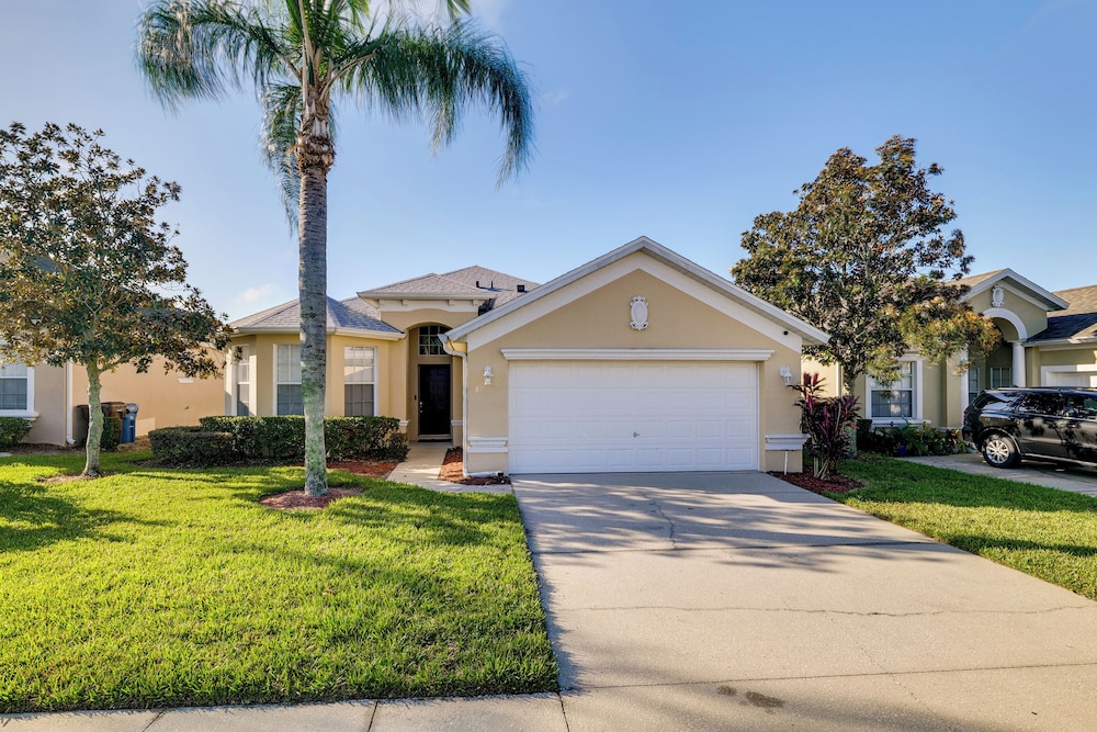 Lake Access & Lanai: Haines City Family Home!