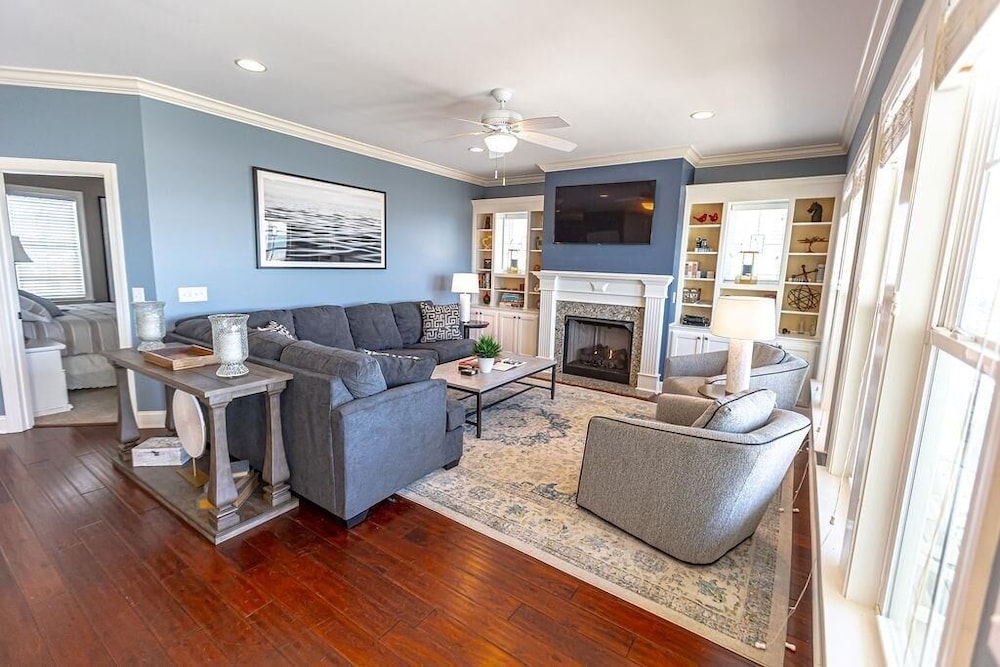 R & R By The Sea 4 Bedroom Home by RedAwning