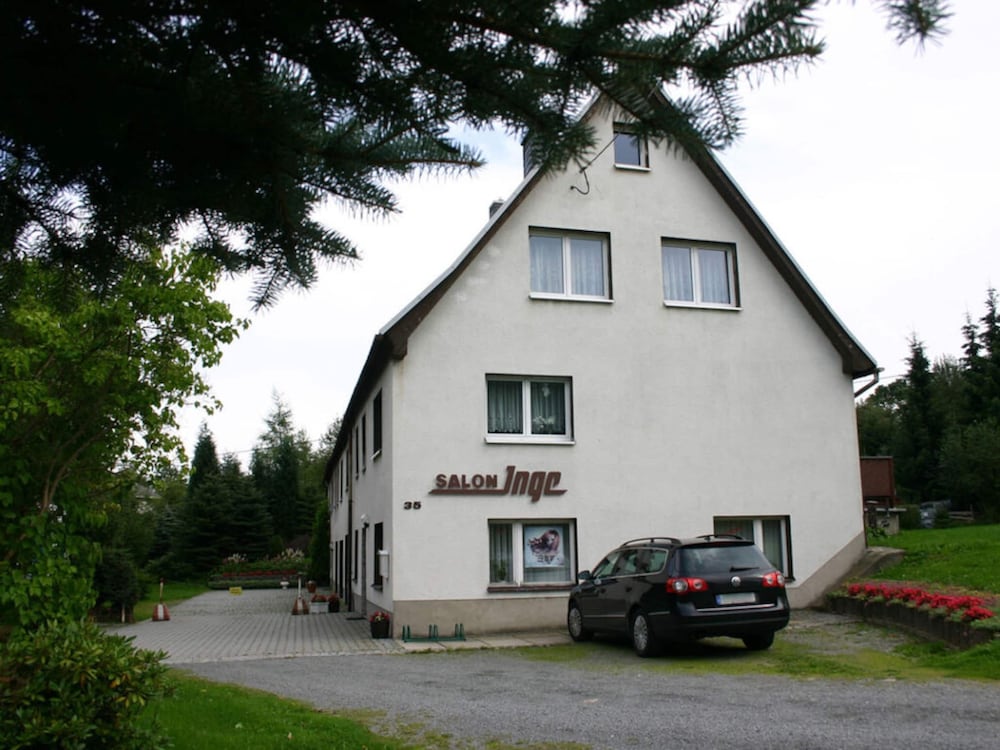 Brauer Modern Retreat